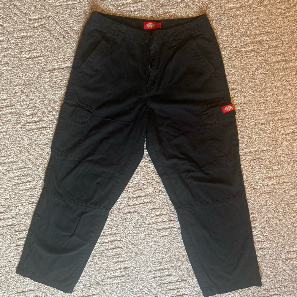 Dickies Black Cargo Pants with Relaxed Fit
